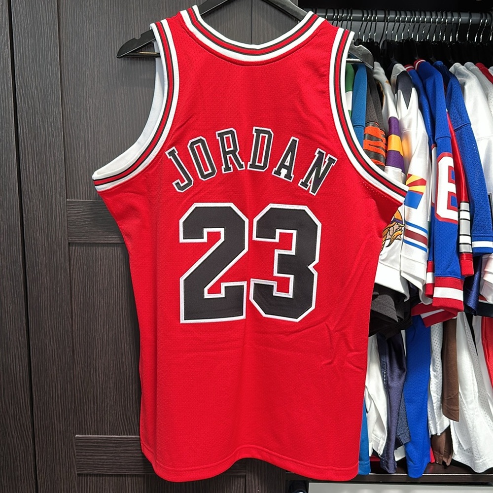 Michael Jordan Chicago Bulls Mitchell & Ness 1996/97 Throwback Authentic Jersey - Picture 6 of 6